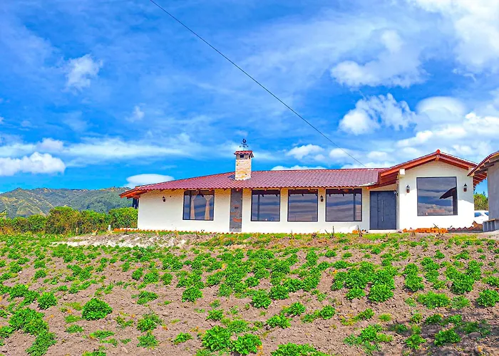 Laguna De Cuicocha Guest House